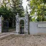 Chateau De Puymoger 3*