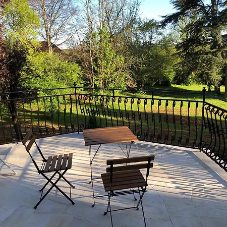 Bed & Breakfast Chateau De Puymoger
