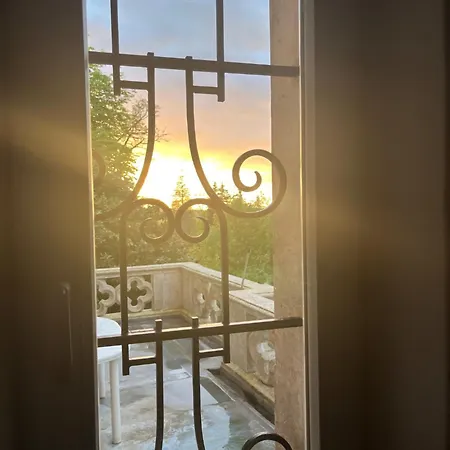 Chateau De Puymoger Bed & Breakfast *